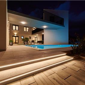 6 bedroom villa with heated pool near Omis, sleeps 12